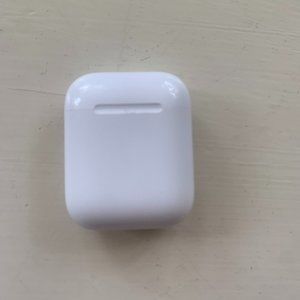 APPLE AIRPODS CASE/USED/ Like new condition